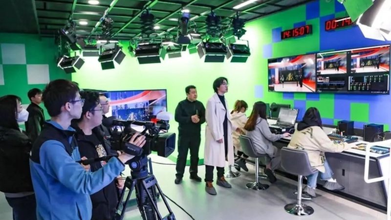 短视频拍摄设备根据其功能和定位，可以分为以下几类：